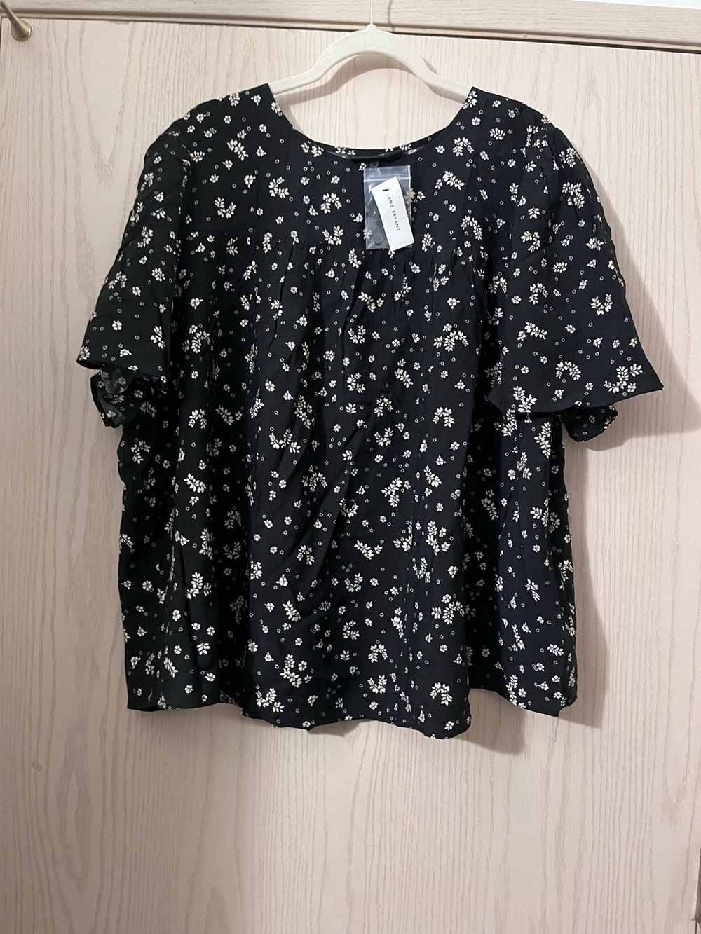 Lane Bryant Women's Black Floral Short-Sleeve Blouse